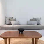 Akra &