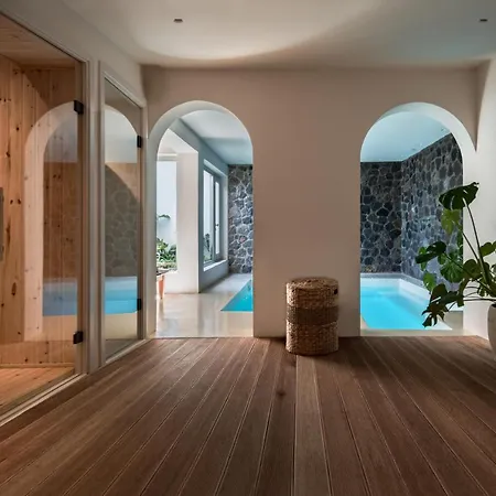 Akra & Imerovigli (Santorini)