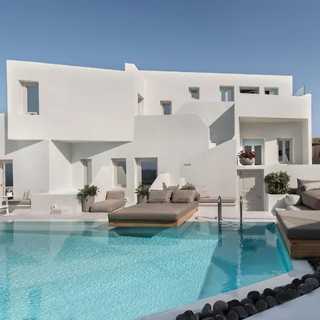 Akra & Hotel Imerovigli (Santorini)