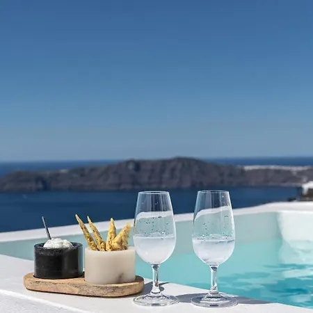 Akra & 3* Imerovigli (Santorini)