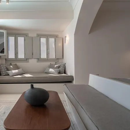 Akra & 3* Imerovigli (Santorini)