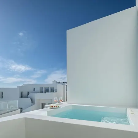 Akra & 3* Imerovigli (Santorini)