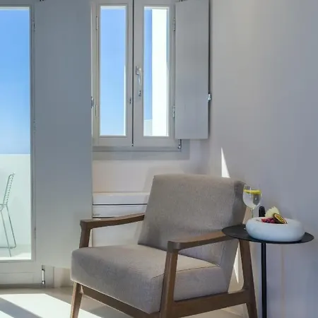 Akra & Hotel Imerovigli (Santorini)
