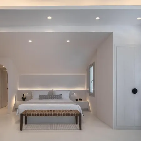 Akra & 3* Imerovigli (Santorini)