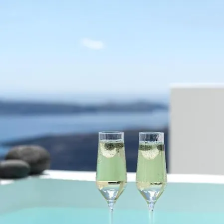 Akra & 3* Imerovigli (Santorini)