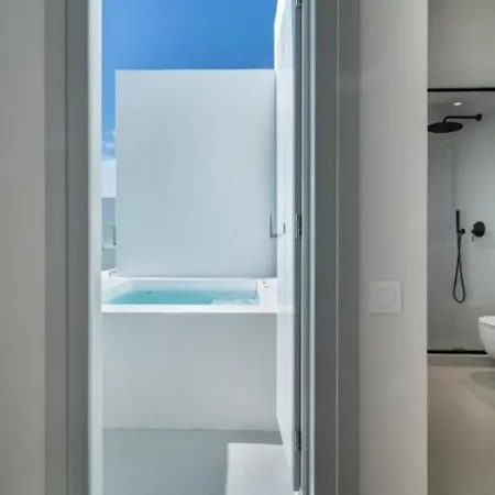 Akra & Imerovigli (Santorini)