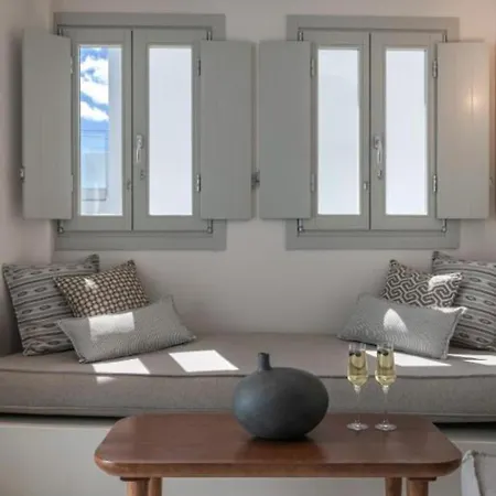 Akra & Hotel Imerovigli (Santorini)