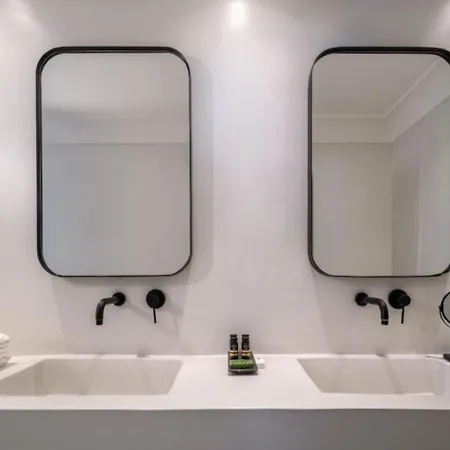 Akra & 3* Imerovigli (Santorini)