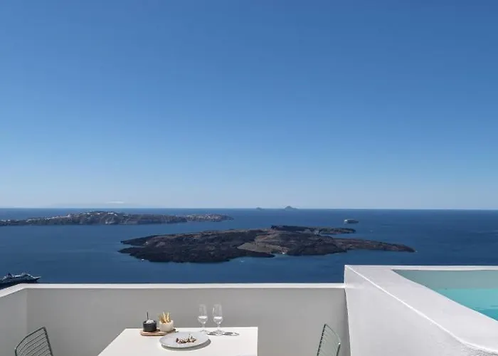 Akra & Hotel Imerovigli (Santorini)