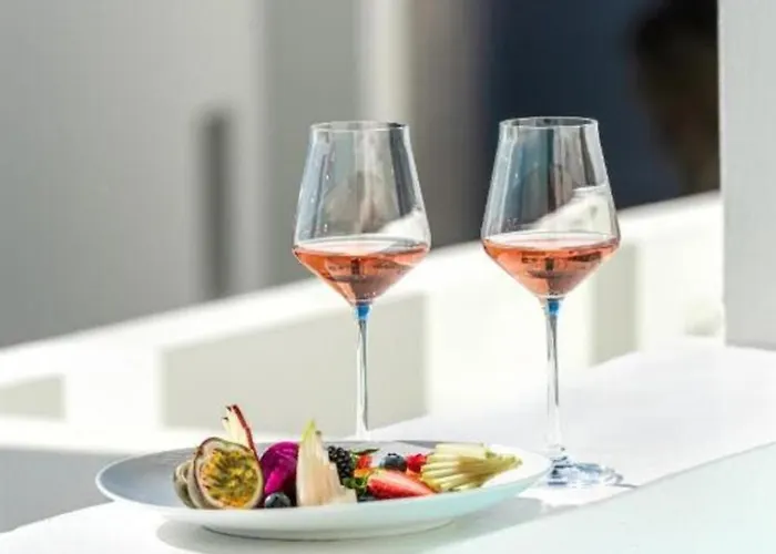 Akra & Hotell Imerovigli (Santorini)