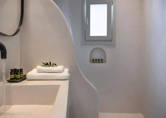 Akra & Imerovigli (Santorini)