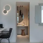 Akra & 3*