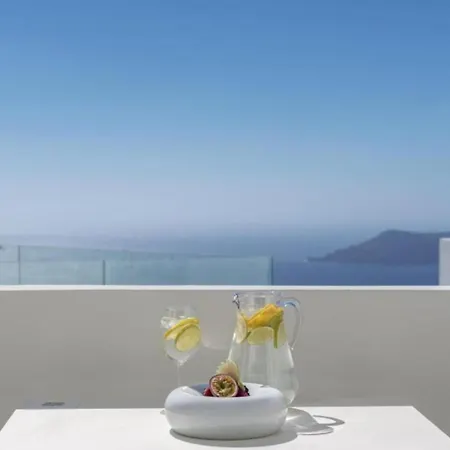 Akra & מלון אימרוביגלי