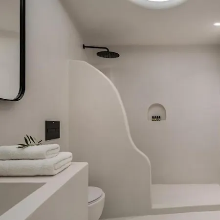 Akra & מלון אימרוביגלי