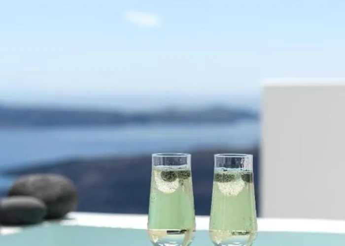 Akra & 3* Imerovigli (Santorini)