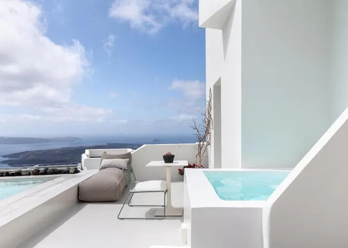 Akra & Hotel Imerovigli (Santorini)