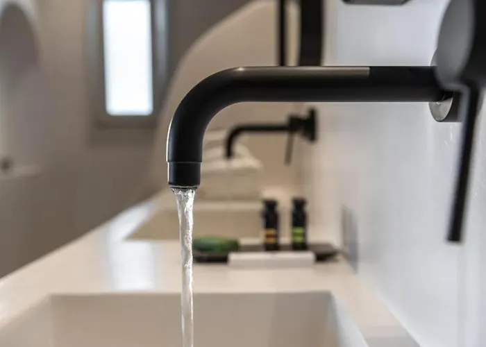 Akra & Hotel Imerovigli (Santorini)