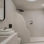 Akra & Hotel Imerovigli (Santorini)